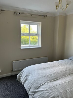 5 bedrooms - LAKEVIEW LODGE- THAMESMEAD (LONDON)