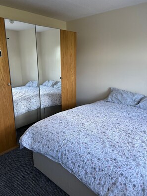 5 bedrooms - LAKEVIEW LODGE- THAMESMEAD (LONDON)