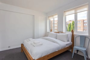 Appartement de base, 1 lit double | 1 chambre, fer et planche à repasser, literie fournie