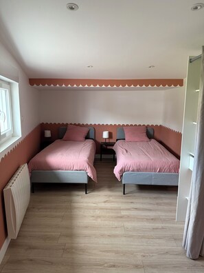 3 Schlafzimmer, Reisekinderbett, kostenloses WLAN, Bettwäsche