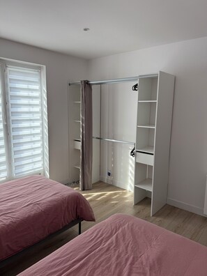 3 habitaciones, cuna de viaje, wifi gratis y ropa de cama