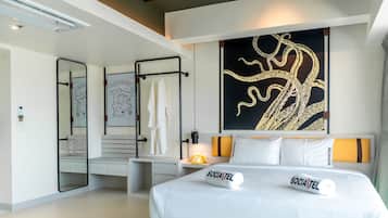 Superior Room, 1 King Bed, Pool View