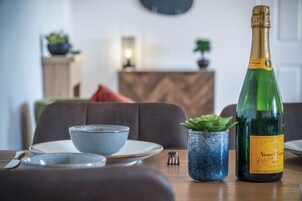 大冰箱、微波炉、烤箱、炉灶