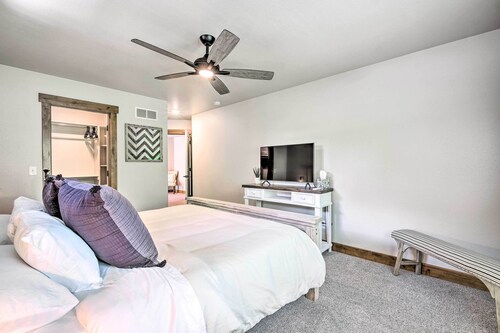 1 Mi to Downtown Loveland: Cozy Getaway!