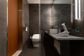 Deluxe Double Room | Bathroom - Topcloud Hotel Iksan (Iksan)