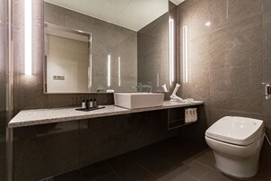 Superior Double Room | Bathroom