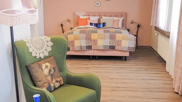 Hypo-allergenic bedding, soundproofing, free WiFi, bed sheets