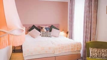Dreibettzimmer | Hypo-allergenic bedding, soundproofing, free WiFi, bed sheets