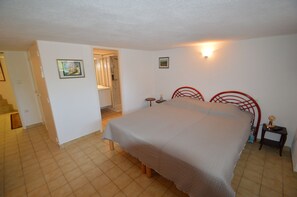 2 slaapkamers, een strijkplank/strijkijzer, gratis wifi