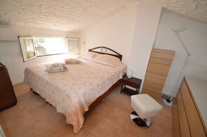 2 bedrooms, iron/ironing board, free WiFi