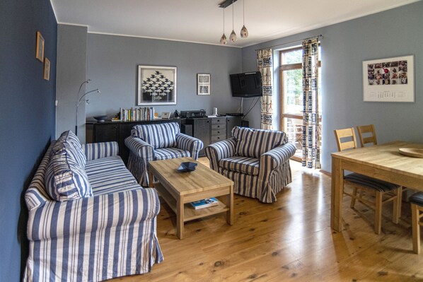 智能电视、DVD 播放器、书、立体声音响