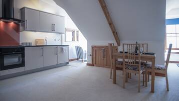 Apartment (1 Bedroom) | Private kitchen | Full-size fridge, microwave, oven, stovetop