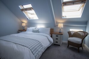 Apartment (1 Bedroom) | 1 bedroom, iron/ironing board, free WiFi, bed sheets - The Nest - 1 Bedroom Apartment - Tenby (Tenby)