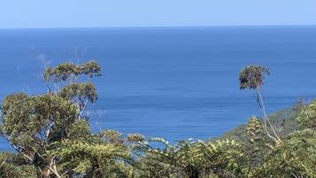 Beach nearby, sun-loungers, beach towels