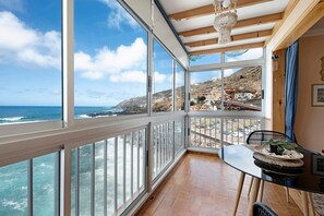 Interior - Vacation Home 'Marazul' with Sea View, Balcony & Wi-Fi (Tacoronte)