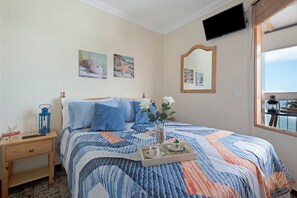 1 bedroom, iron/ironing board, free WiFi, bed sheets - Vacation Home 'Marazul' with Sea View, Balcony & Wi-Fi (Tacoronte)