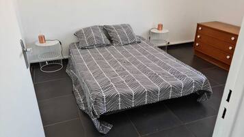 1 chambre, bureau, Wi-Fi gratuit, draps fournis