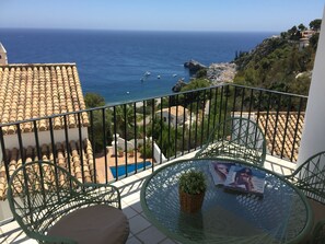 Outdoor dining - Villa Marina del Este with Sea View, Terrace & Wi-Fi (Almunecar)