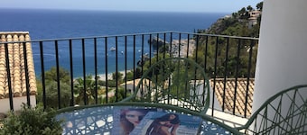 Villa Marina del Este with Sea View, Terrace & Wi-Fi