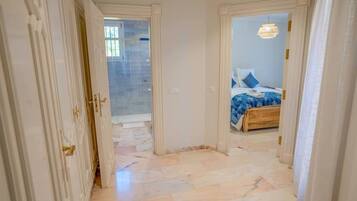 8 chambres, fer et planche à repasser, Wi-Fi gratuit, draps fournis