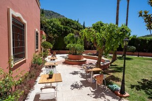 Outdoor dining - Pet-Friendly Villa 'Vituco 34' with Pool & Wi-Fi (Mijas)