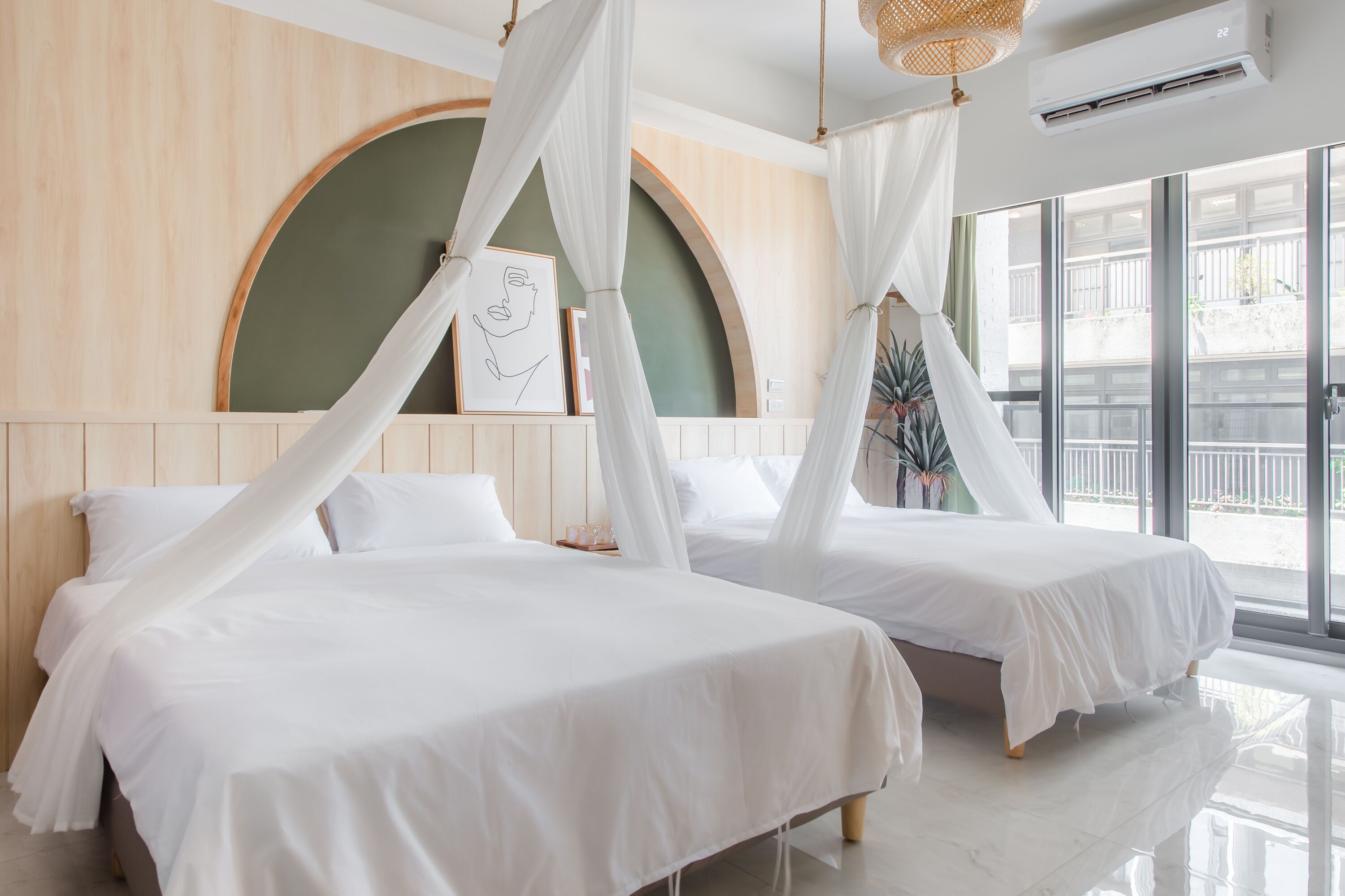 高級四人房-附陽台 | 免費無線上網、床單