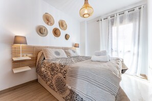 1 bedroom, iron/ironing board, free WiFi, bed sheets - 'Beach Apartment' with Mountain View, Balcony & Wi-Fi (Fuengirola)