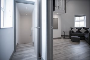 Living area - Four Seasons - 1 Bedroom - Tenby (Tenby)