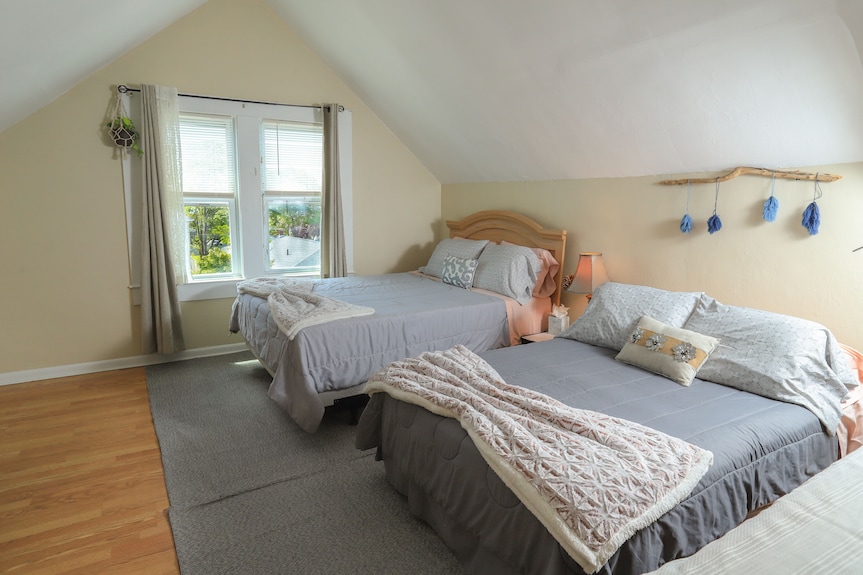 2 Bedroom Sleeps 6. 1 Blocks From Pier Village. Incl 4 Beach Badges - Red Bank, NJ
