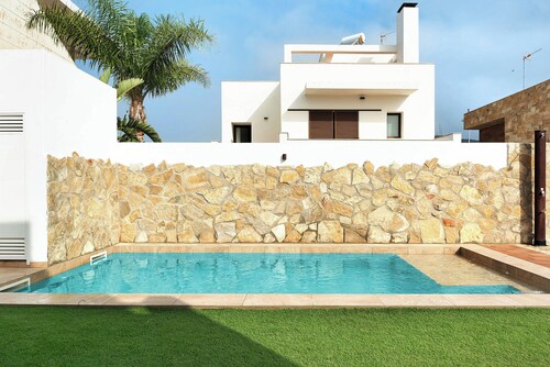 'Villa Tahona' close to the Beach with Pool & Wi-Fi