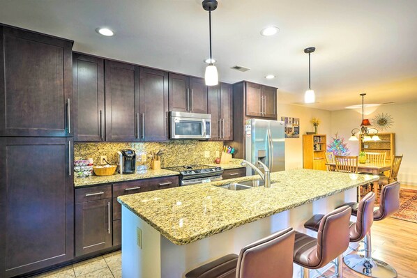 Fridge, microwave, stovetop, dishwasher