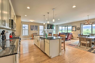 3 Mi to Granby Ranch: Home w/ Hot Tub & Mtn Views!