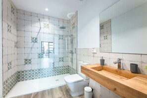 Shower, hair dryer, towels - Apartment 'Albercutx Pollentia 1' with Terrace, Air Conditioning and Wi-Fi (Puerto de Pollensa)