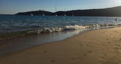 Maison de vacances "Domus Luna" avec vue sur le lac, terrasse et climatisation.