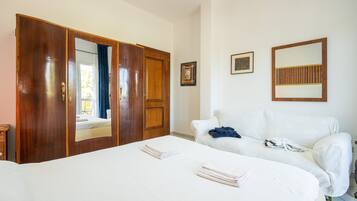 2 chambres, fer et planche à repasser, Wi-Fi gratuit, draps fournis