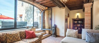 "Villa Erbolino" con jardín privado, bañera de piedra al aire libre y Wi-Fi