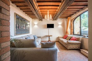 Télévision, cheminée