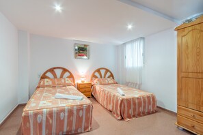 3 chambres, fer et planche à repasser, Wi-Fi gratuit, draps fournis