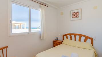 2 slaapkamers, een strijkplank/strijkijzer, gratis wifi, beddengoed