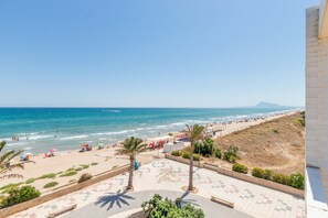 بالقرب من الشاطئ