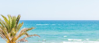 Beach Apartment with Sea Views, Terrace and Wi-Fi
