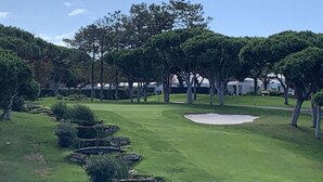 A golf course with well-maintained grass, sand bunkers, and trees. - Holiday Apartment 'Large Apartment in Vale do Lobo' with Private Garden & Wi-Fi (Almancil)