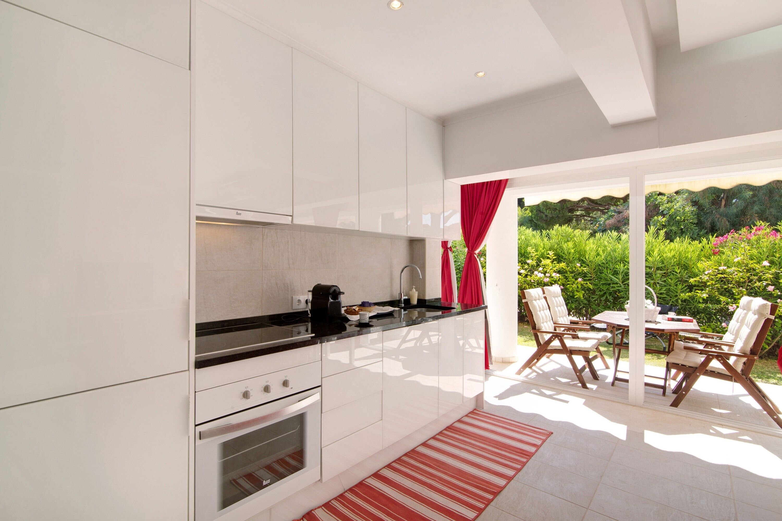 冰箱、微波炉、烤箱、炉灶