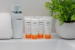 Shower, hair dryer, towels - Stalowa 9 | Beige Apartment | 6 People | Warsaw (Warszawa)