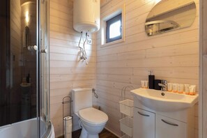 Dusche, Haartrockner, Handtücher, Shampoo