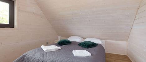 2 多间卧室、熨斗/熨衣板、WiFi、床单