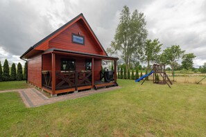 Outdoor dining - House Strzeżenice | House with Garden | Parking (Powiat koszaliński)