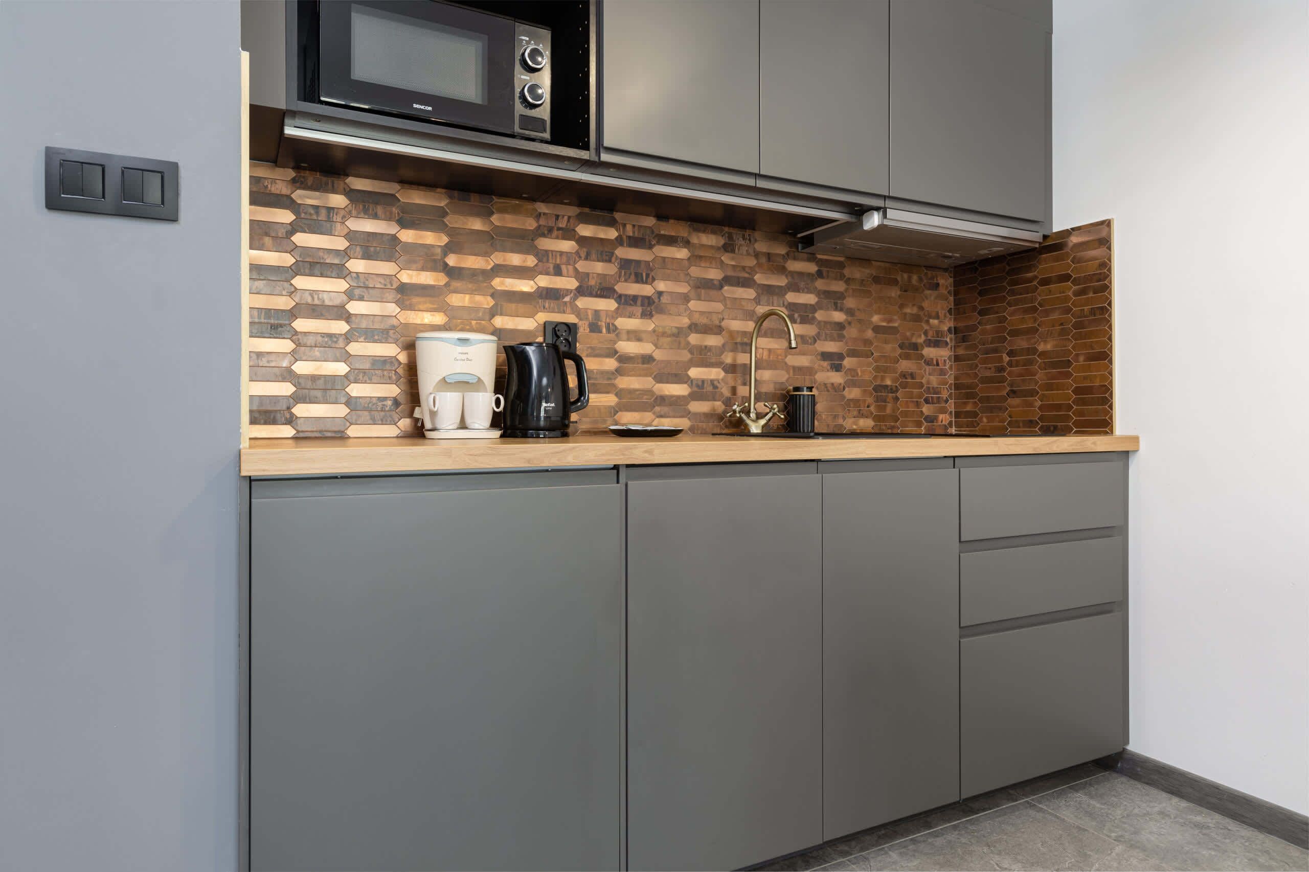 Fridge, microwave, stovetop, dishwasher