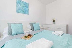 1 bedroom, iron/ironing board, WiFi, bed sheets - Stylish Apartment with Garden | Parking, Sauna, Gym (Kolobrzeg)