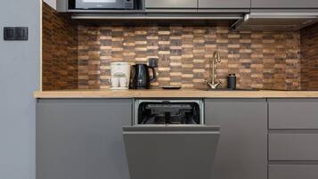 Kühlschrank, Mikrowelle, Ofen, Herdplatte